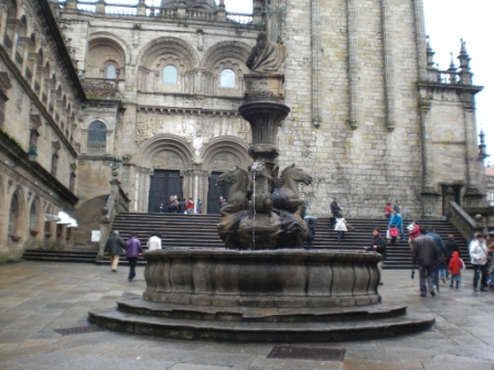 Fontana sul lato della cattedrale
